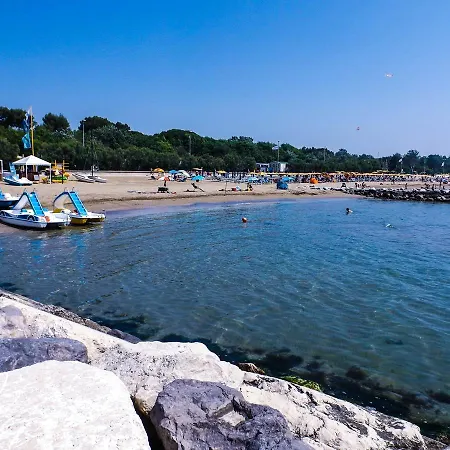 Adria Holidays Mobile Homes, Caorle אתר קמפינג 4*